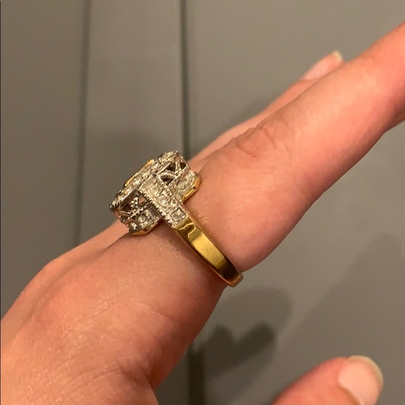 NEW Gorgeous Ring w/ Sparkling Gems - Picture 2 of 5